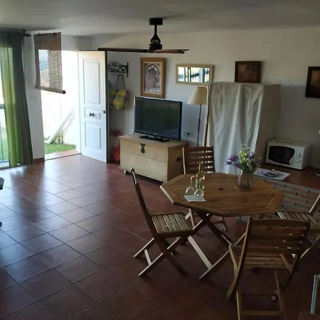 Cosy, Quiet Holiday Flat With Sea View *